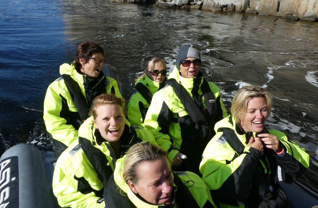 Smile-and-laughter-in-the-Vagabonds-cave-Lysefjord-1030×773